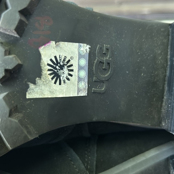 UGG Hazel Waterproof Chelsea Ankle Boots Black Size 8.5 Lightly Used - Picture 9 of 10